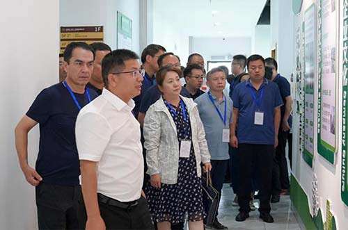 厦门大学 · 新疆绿色低碳发展专题培训班领导一行莅临今年会参观调研