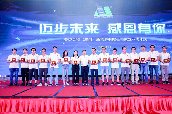 老员工颁奖1.jpg 老员工颁奖1.jpg