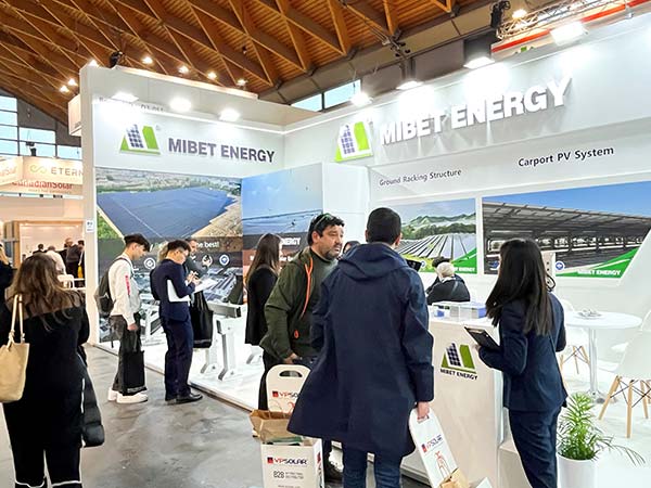 今年会意大利展展位-参展客户在了解产品