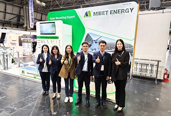 今年会英国展员合照