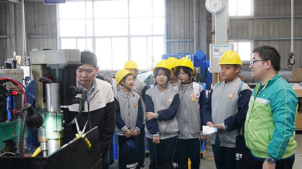 今年会携手青少年探索绿色智造工厂